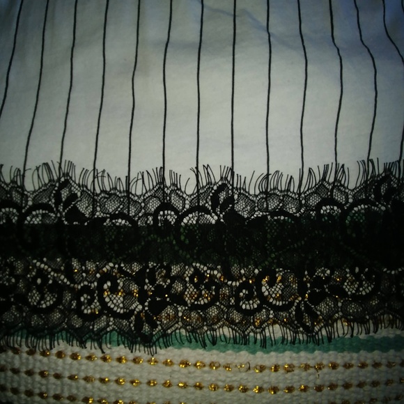 3/$12 🔴 Bien Gray Shirt - Picture 4 of 5